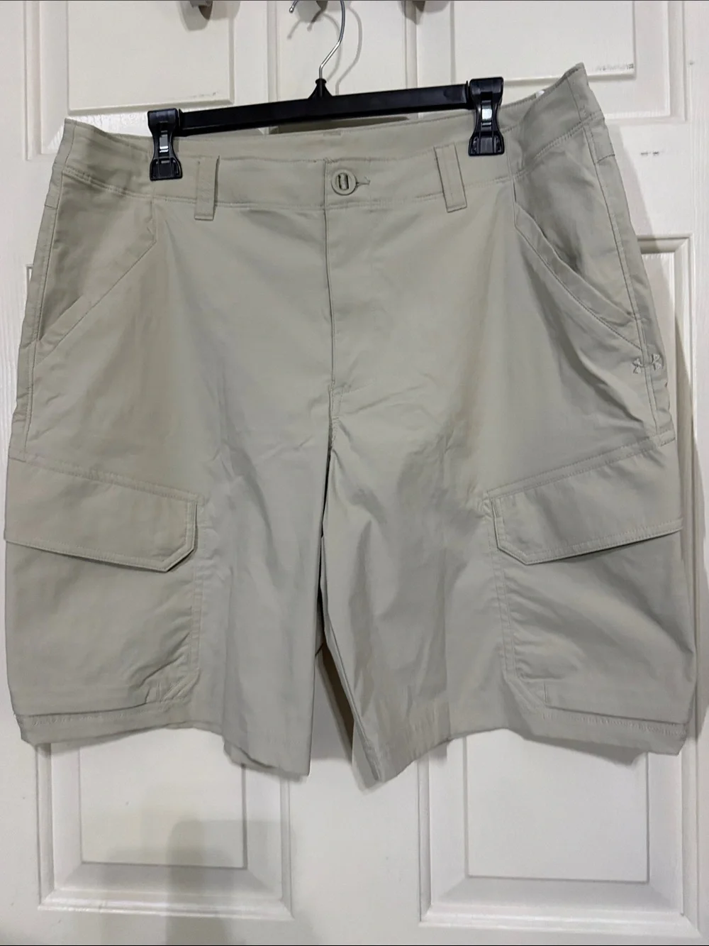 Under Armour Men's Cargo Shorts in Light Khaki
